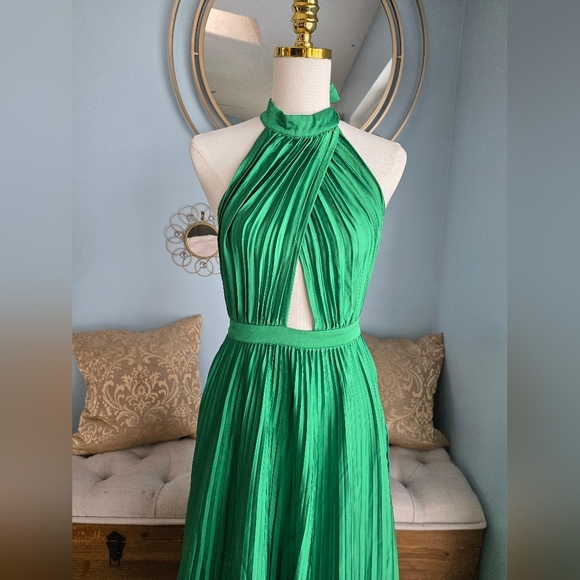 L'IDÉE Green Renaissance Gown - Picture 2 of 8